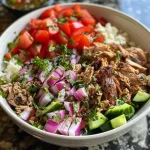 Close-up image of a protein-rich Döner Bowl filled with marinated chicken, fresh vegetables, and creamy yogurt.